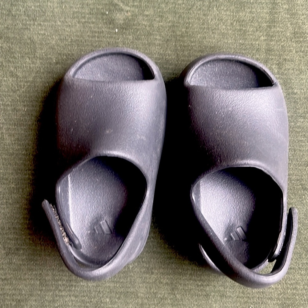 Yeezy slides 6